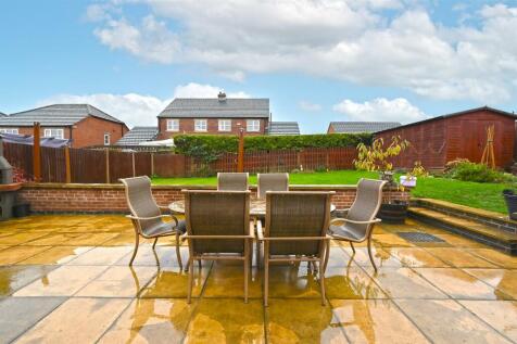 Rear Garden - dining patio.jpg