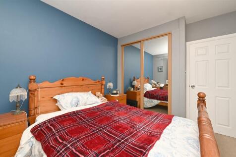 Annexe - bedroom to wardrobe.jpg
