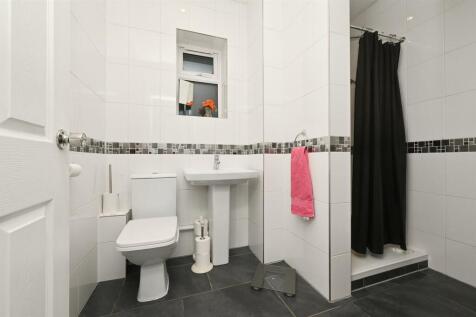 Annexe - shower room.jpg