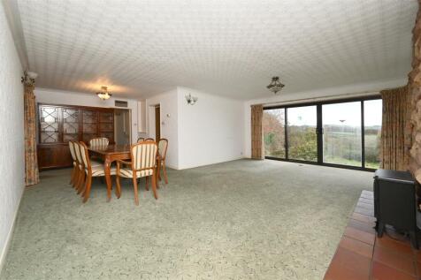 Lounge-Diner towards kitchen.jpg