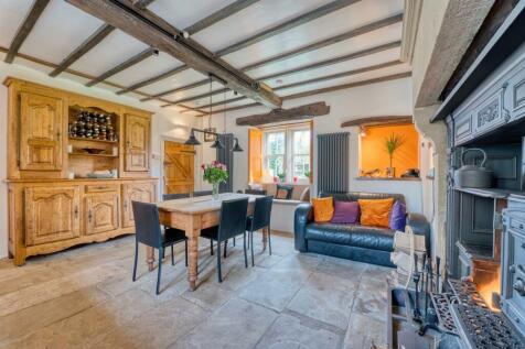Dining Room towards garden.jpg