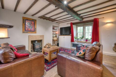 Sitting Room towards fireplace.jpg