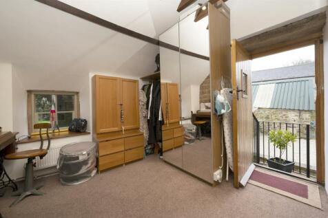 Dressing Room to external steps.jpg