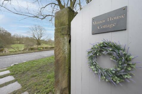 Manor House Cottage gate.jpg