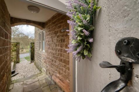 Manor Cottage entrance.jpg