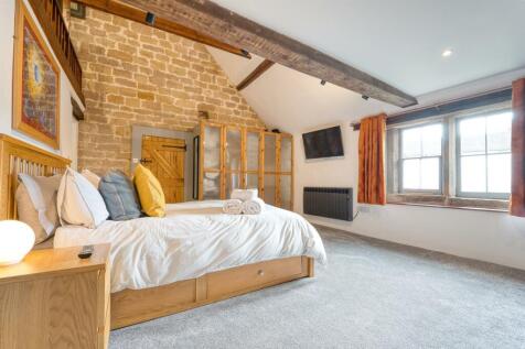 Manor Cottage Bedroom One towards windows.jpg
