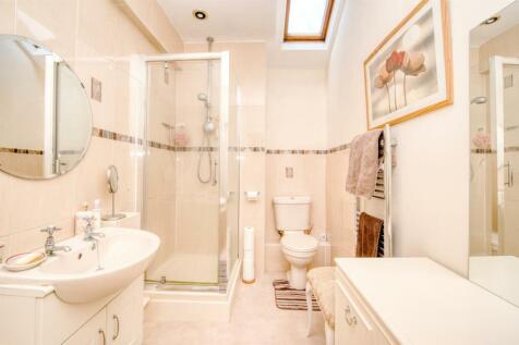 Bedroom Two en-suite