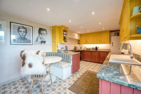 Dining area towards Kitchen.jpg