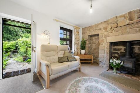 Sitting Room - door to front garden.jpg