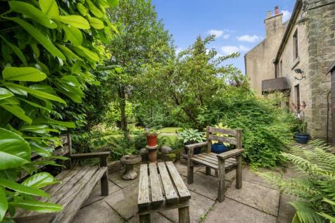 Front Garden - seating area.jpg