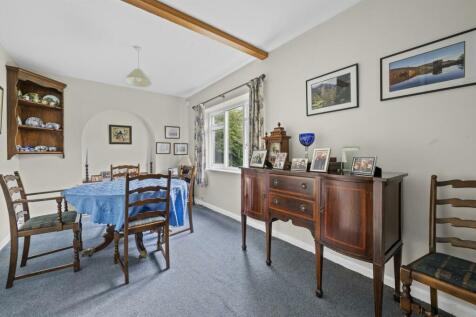 Snug-Dining Room