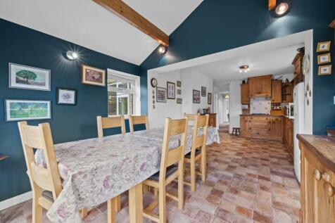 Dining area to kitchen.jpg