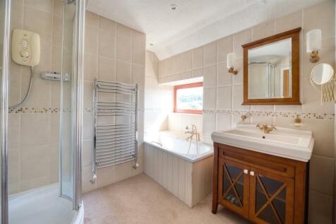 Bathroom - bath.jpg