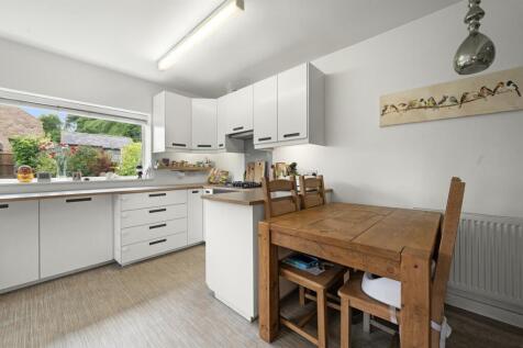 Kitchen-Diner - dining area.jpg