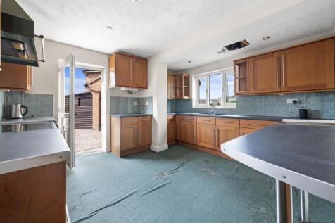 Kitchen to back door.jpg