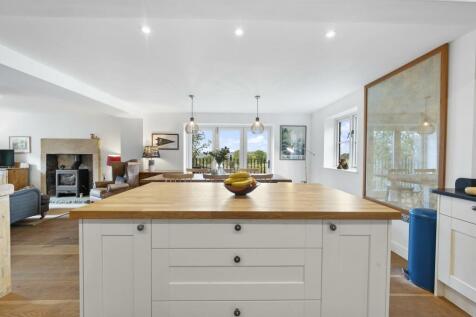 Kitchen island.jpg