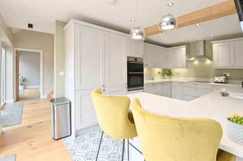 Breakfast Kitchen to lounge.jpg