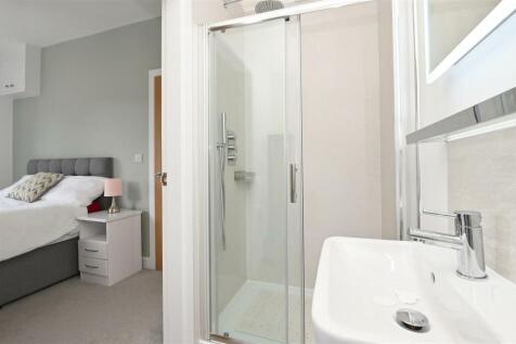 En-Suite to Bedroom 1.jpg