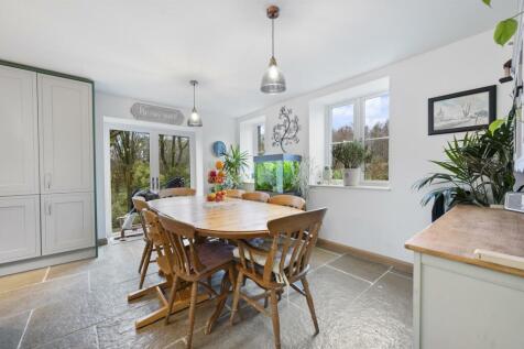 Dining area towards garden.jpg