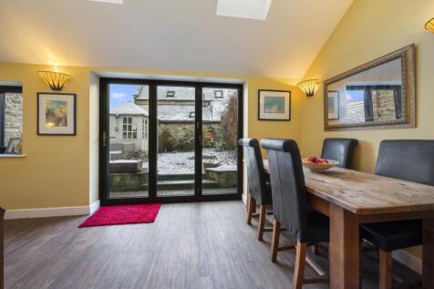 Dining Room towards bifold doors and garden.jpg