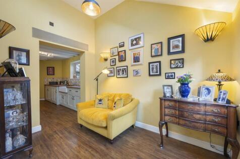 Dining area - seating.jpg