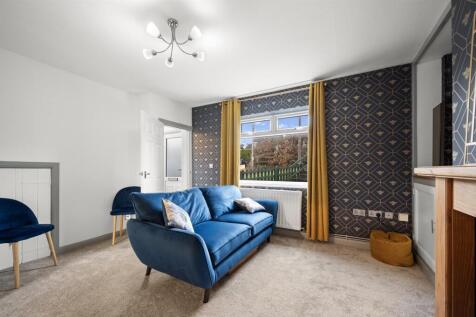 Sitting Room towards entrance lobby.jpg