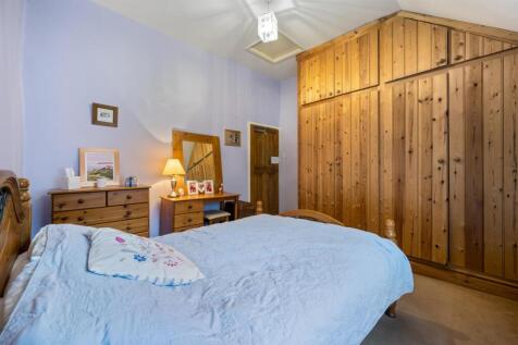Bedroom One - wardrobes.jpg