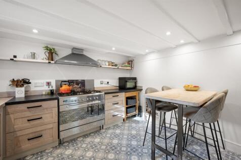 Kitchen - stove.jpg