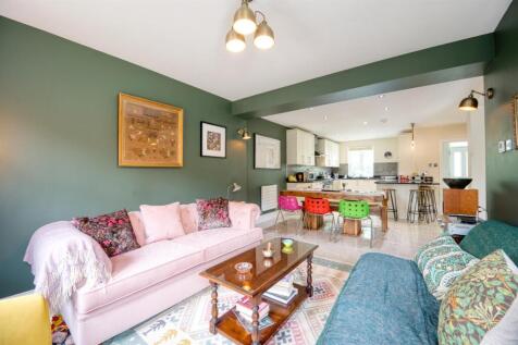Lounge to dining area and kitchen.jpg