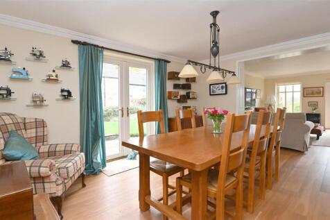 Dining Room to garden and Lounge.jpg