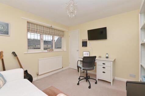 Bedroom 3 to window.jpg