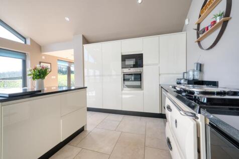 Kitchen - stove and Neff ovens.jpg