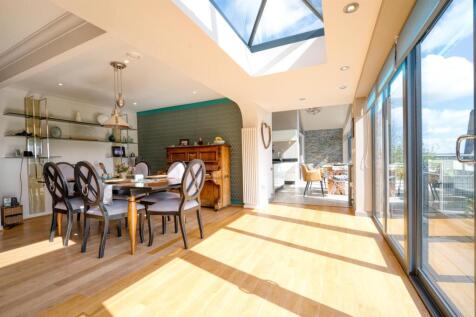 Garden Room towards Kitchen.jpg