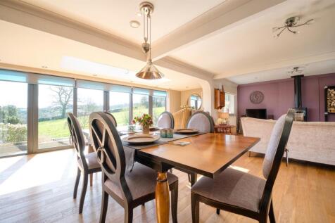Dining area towards balcony and view.jpg