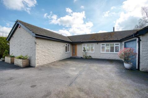 Driveway - garage and entrance door.jpg