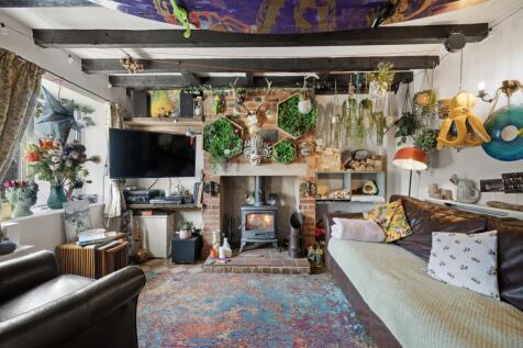 Sitting Room - fireplace.jpg