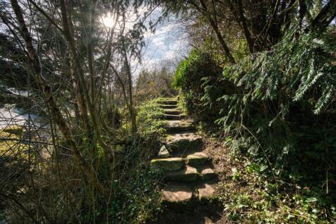 Path to garden.jpg