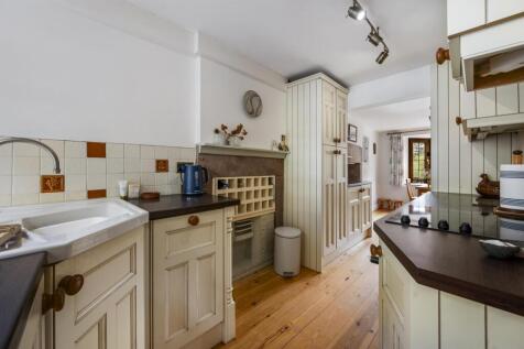 Kitchen towards breakfast room.jpg