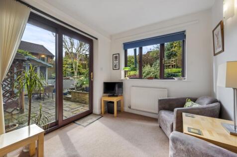 Second Lounge towards garden.jpg