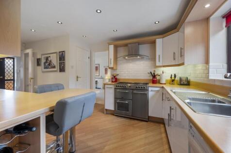 Kitchen - Breakfast bar.jpg