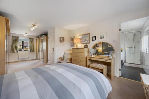 Bedroom One towards en-suite.jpg