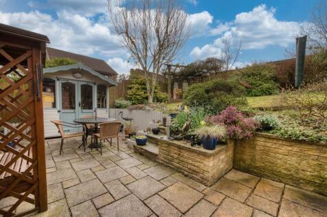 Rear Garden - dining patio.jpg