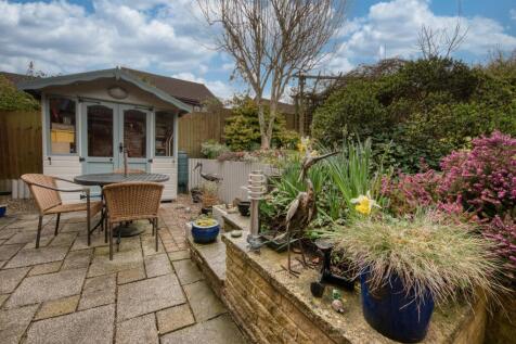 Rear Garden - summer house.jpg