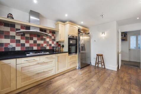 Kitchen - hob and fridge-freezer.jpg
