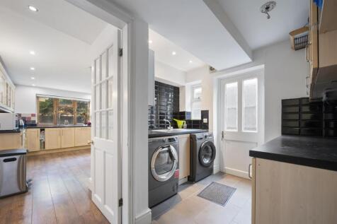 Utility Room to Kitchen.jpg
