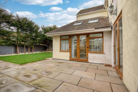 Rear Garden - dining patio.jpg