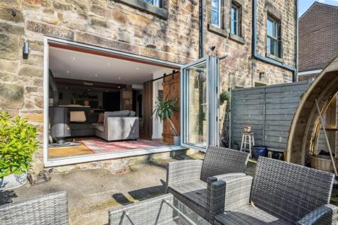 Garden towards Living Room.jpg