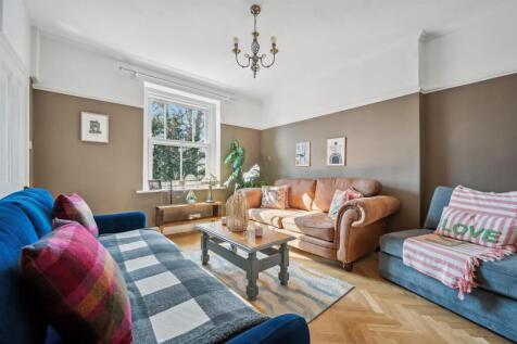 Sitting Room towards window.jpg