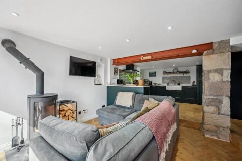 Living Room towards Kitchen.jpg