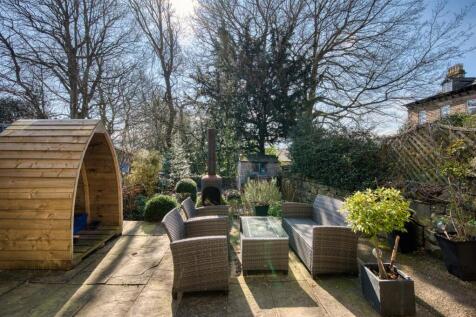 Garden - dining patio.jpg